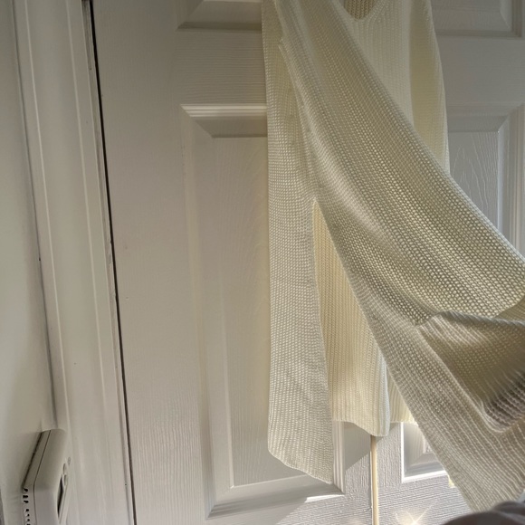Beautiful soft long light sweater - Picture 1 of 5